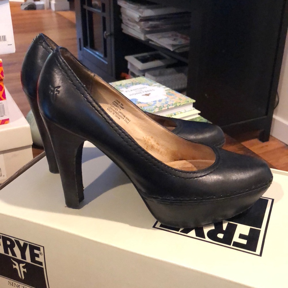 Used Frye Black Leather Anna Pump